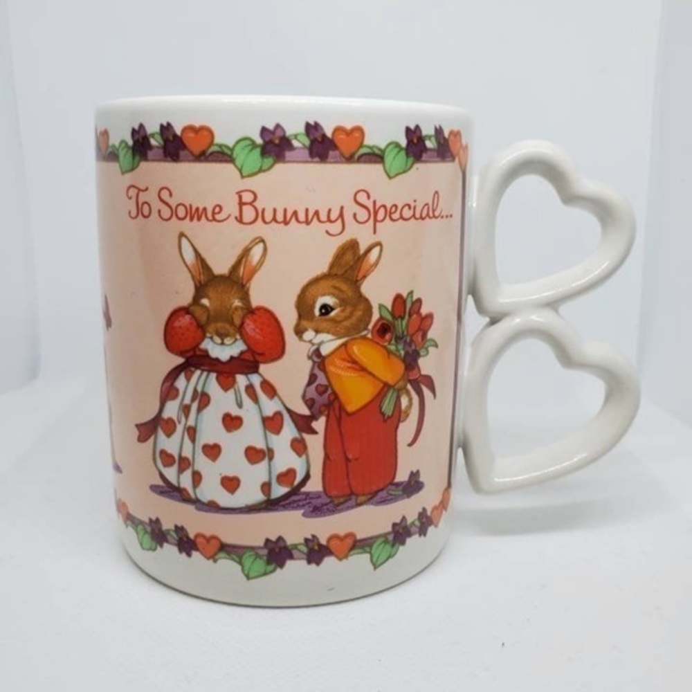 “Somebody Loves You” “With Lots Of Love” Avon Vintage Coffee Cup Mug Gift Love